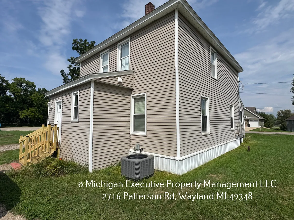 3 bed, 1440 sqft, $2,200 — Photo 2