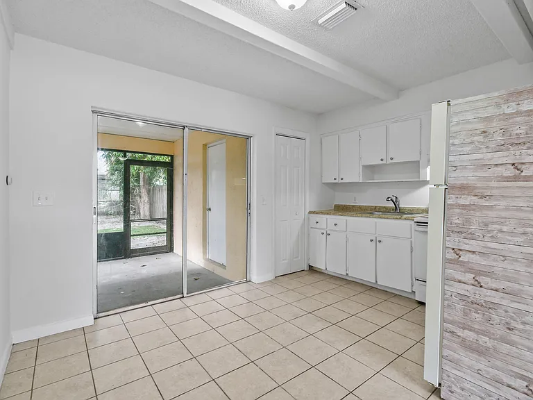8401 SE Sunset St — Photo 7