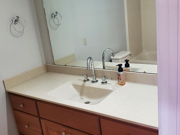 3rd image of 3421-3423 S Glendale Dr