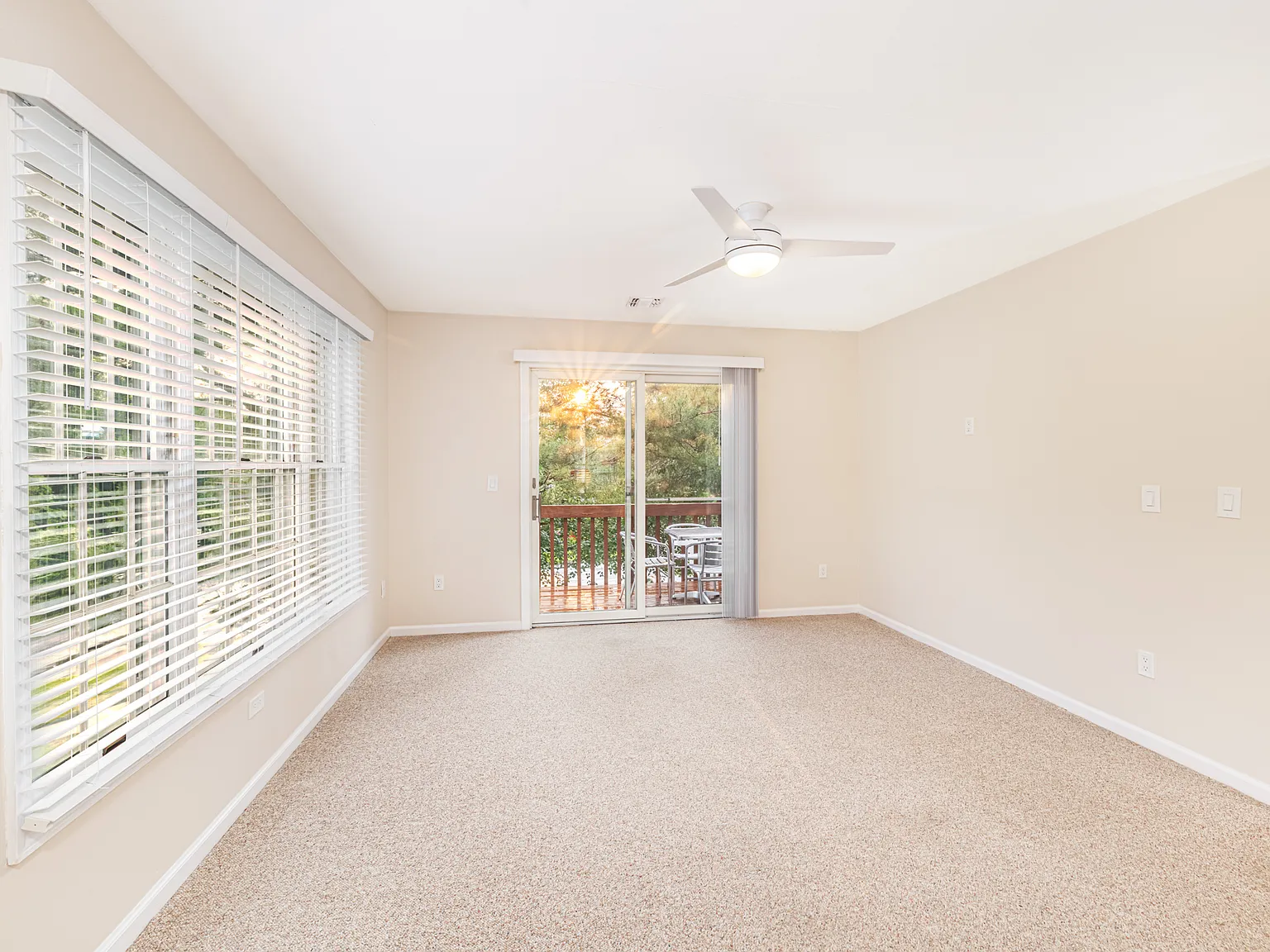 3 bed, 1.5 bath, 1012 sqft, $3,500 — Photo 2