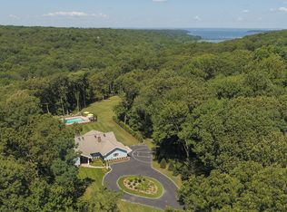 15 Eastwoods Dr, Cold Spring Harbor, NY 11724