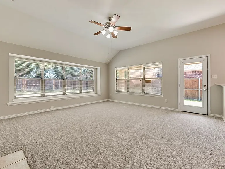 7600 Shasta Dr — Photo 6