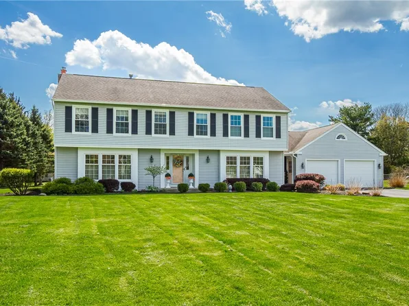 10 Fenimore Dr, Pittsford, NY 14534