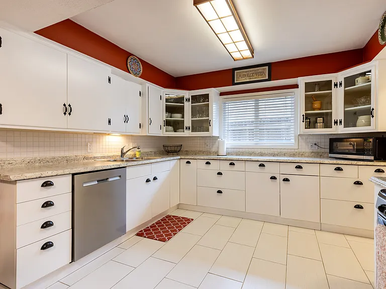 805 Regal Rd — Photo 6