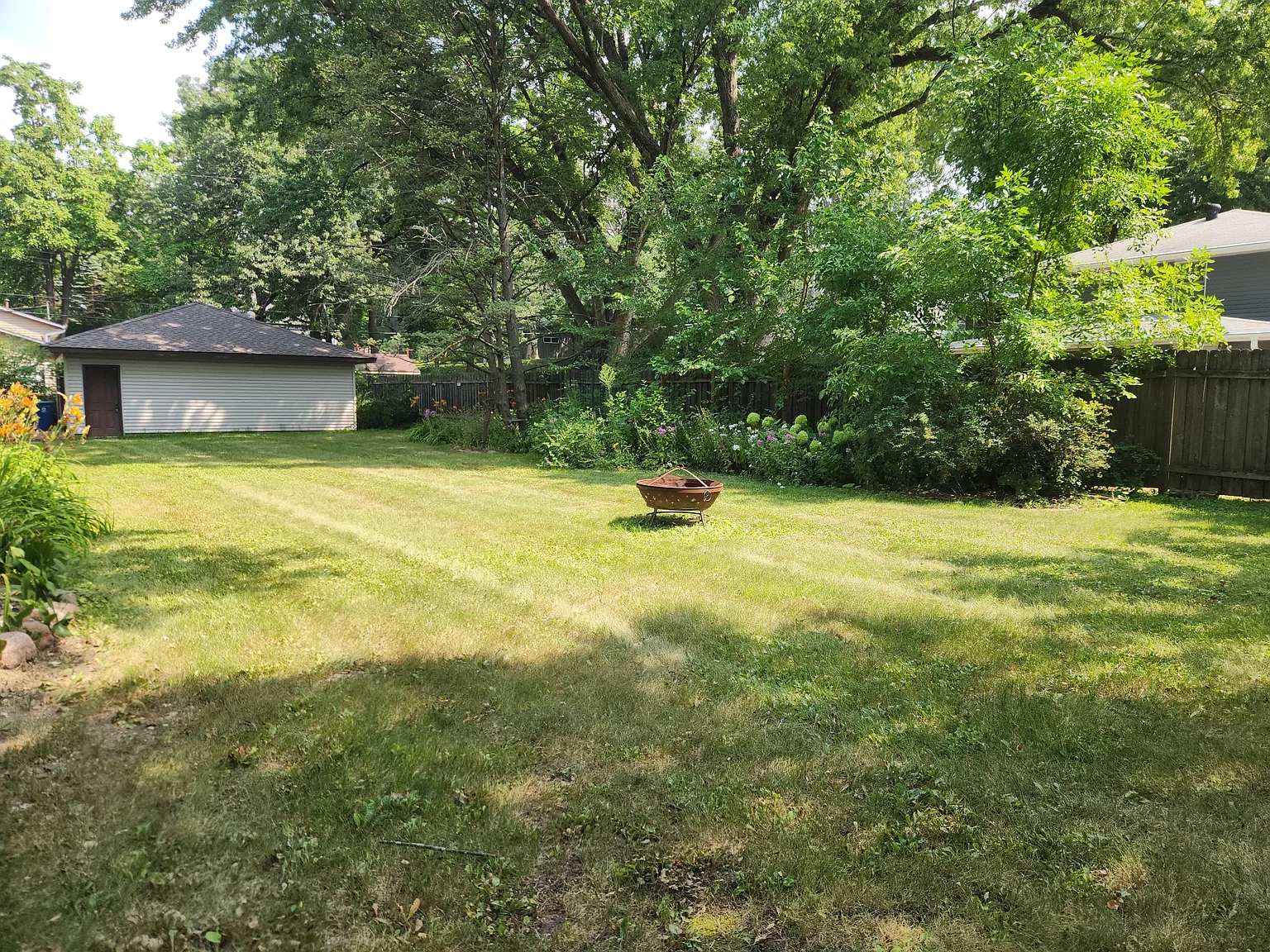 3 bed, 2750 sqft, $2,850 — Photo 4