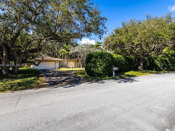 4th image of 13500 SW 68th Ct