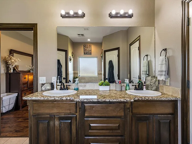 8398 SW Sun Valley Dr — Photo 22
