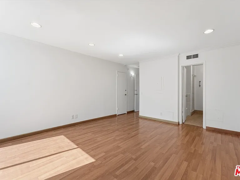 100 S Doheny Dr #213 — Photo 28