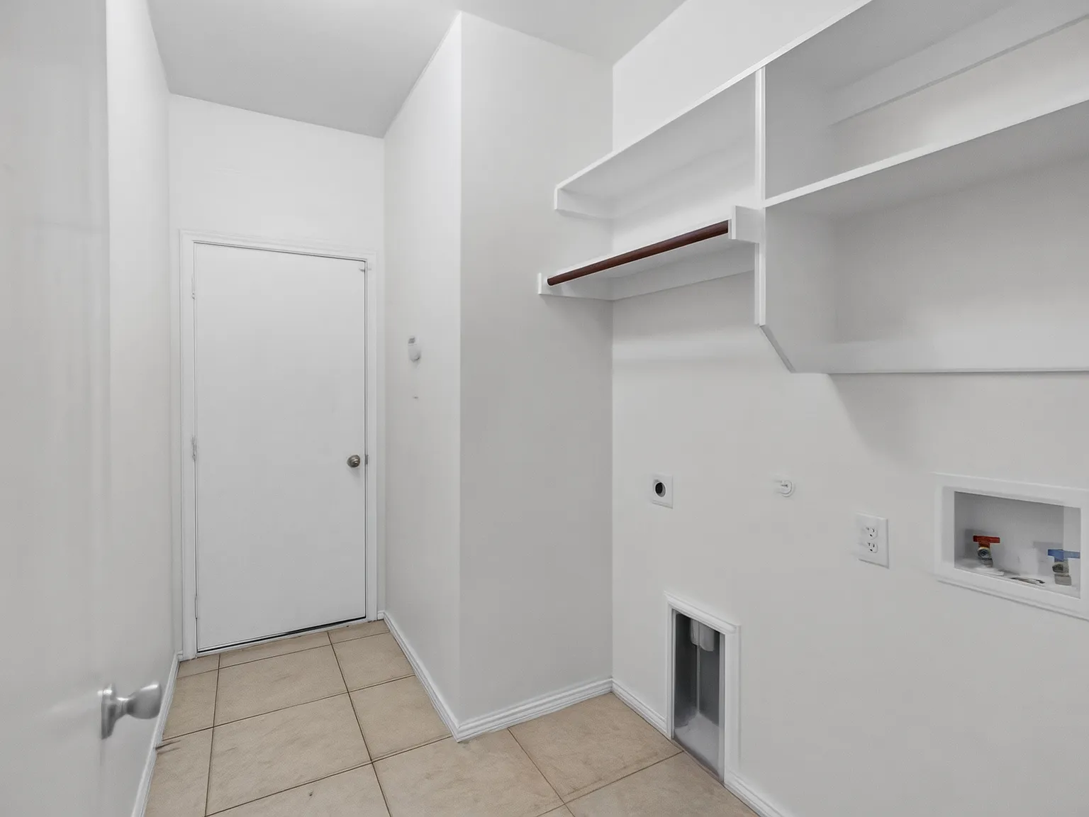4 bed, 2235 sqft, $2,700 — Photo 2