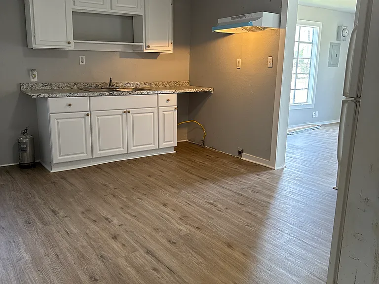 1502 Thompson Pl #B — Photo 15