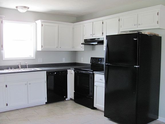3rd image of 380 Lynn Dr