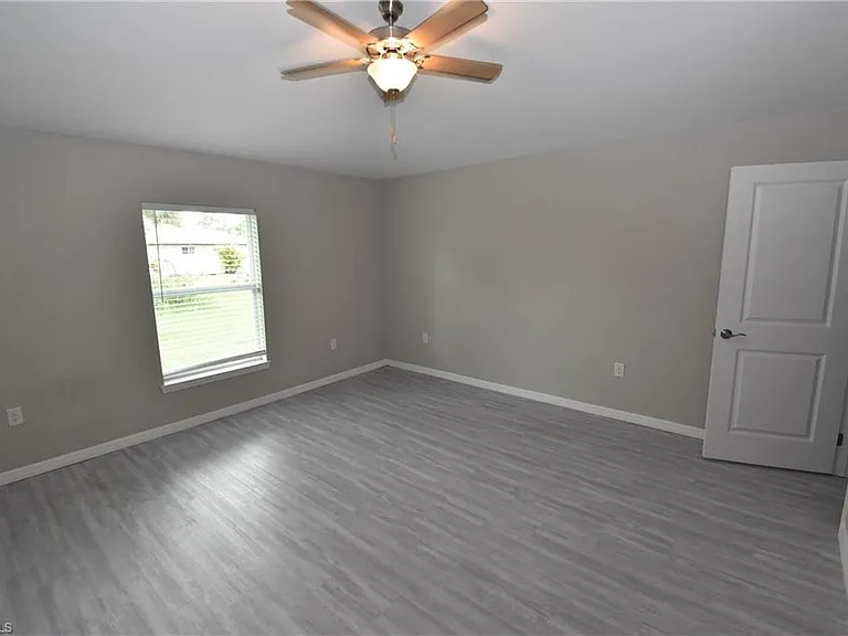 1544 Waldorf Dr — Photo 12