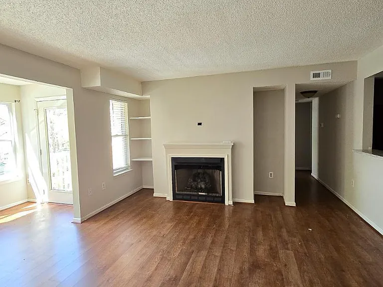 1300 Hillbrow Ln #203 — Photo 2