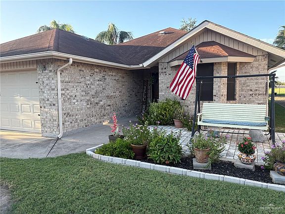 3rd image of 320 Diana Dr