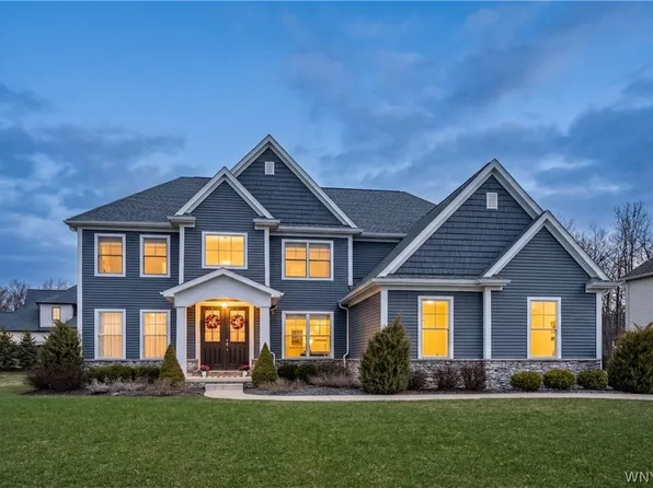 5527 Meadowglen Dr, Clarence Center, NY 14032