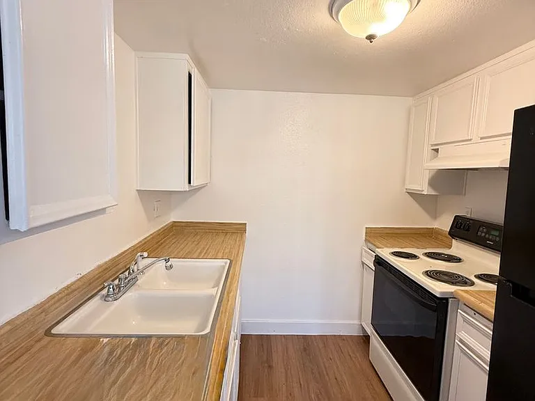 3328 N Marks Ave — Photo 6