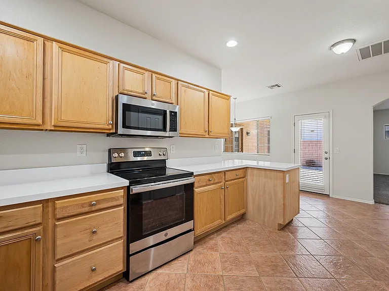 15929 W Custer Ln — Photo 10