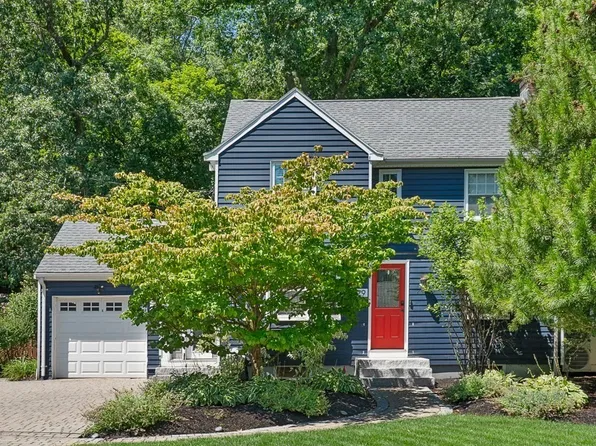 29 Robert St, Wakefield, MA 01880