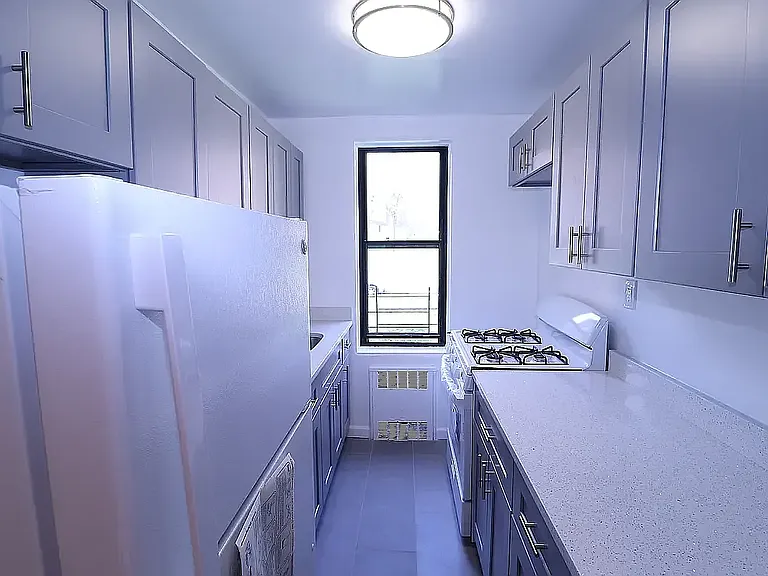 208-84 Grand Central Pkwy #3D — Photo 8