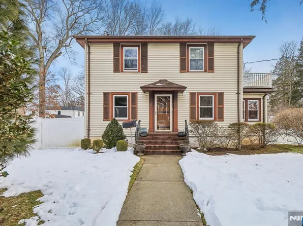61 Julia St, Closter, NJ 07624