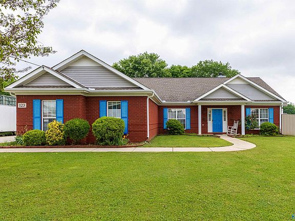 3rd image of 123 Beaconsfield Dr