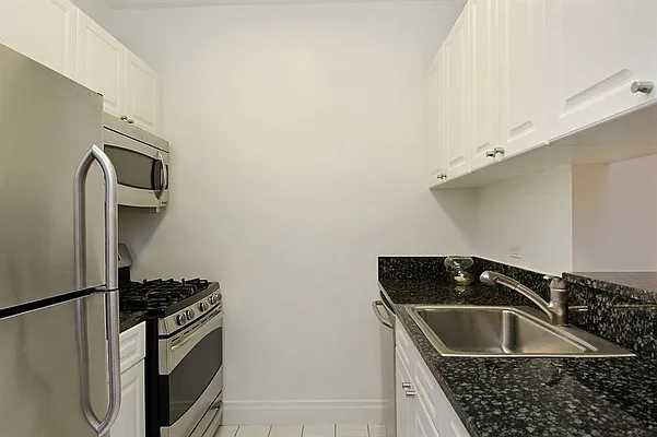 Rented by Voyeur Real Estate LLC | media 12