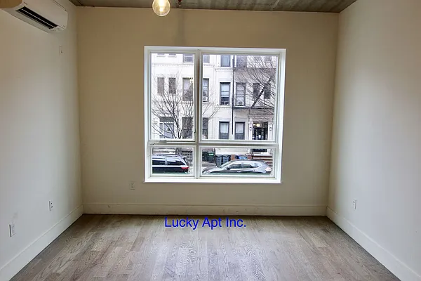 Rented by Lucky Apt Inc | media 133