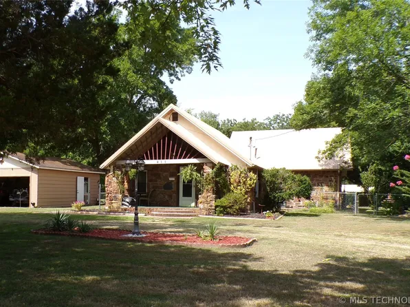 811 N State St, Wagoner, OK 74467