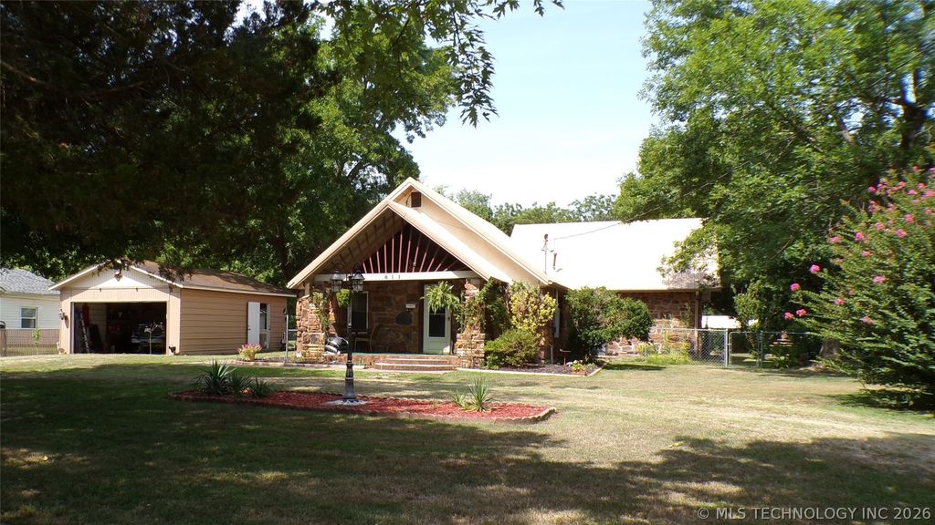 811 N State St, Wagoner, OK, Wagoner