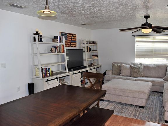 4th image of 1523 S Avenue E Place