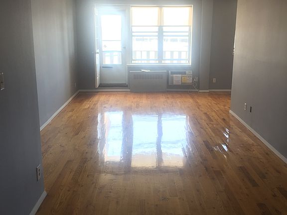 4th image of 3136 Emmons Ave #1