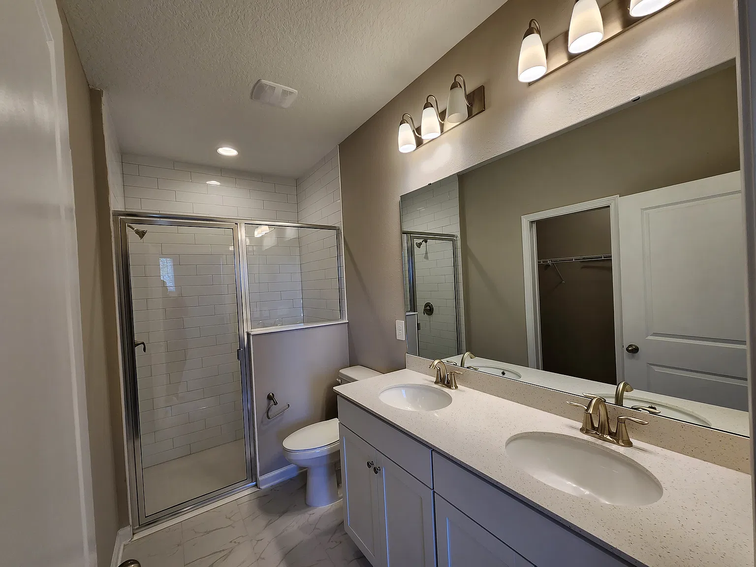 4 bed, 2.5 bath, 1800 sqft, $2,300 — Photo 4