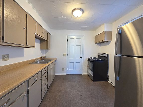 5th image of 404 Morton Ave