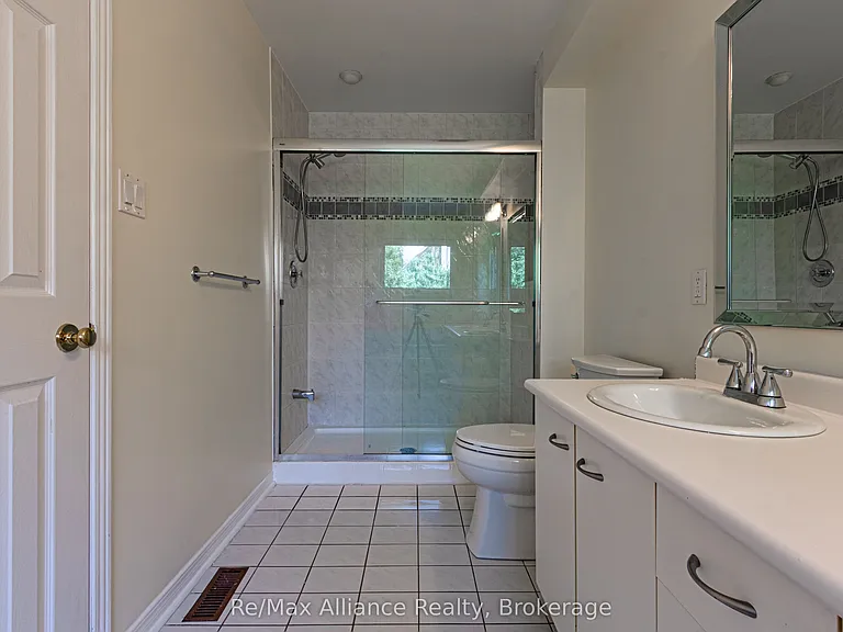 2006 Glenada Cres #6 — Photo 25