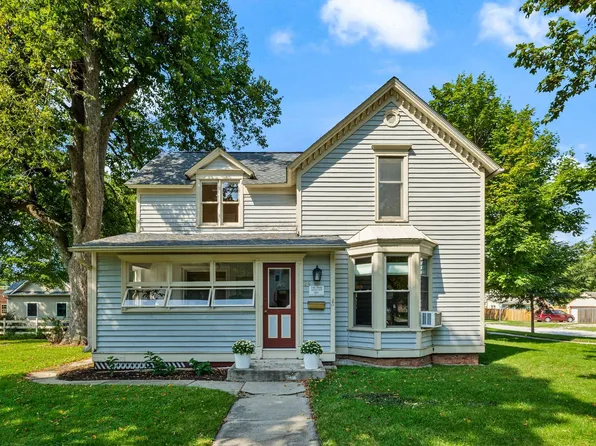 24 N Benton St, Palatine, IL 60067