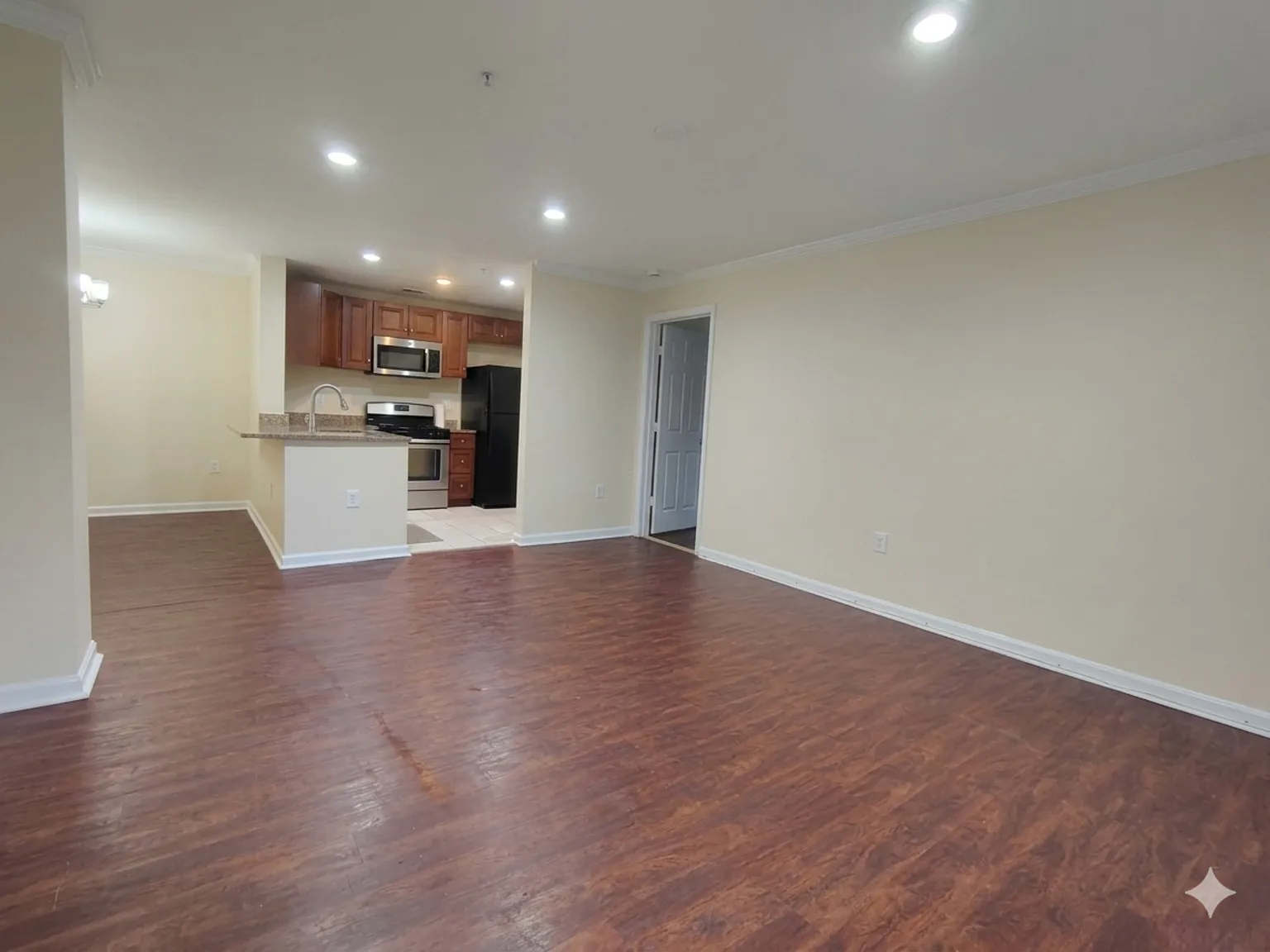 Apartment for Rent — Photo 3