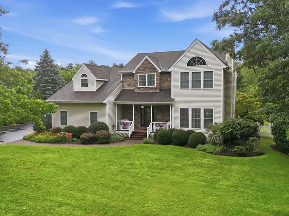4 Wood Hollow Dr, Westhampton, NY 11977