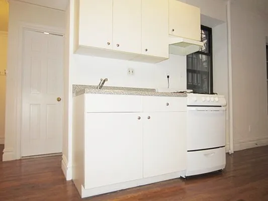 Rented by City Connections Realty | media 36