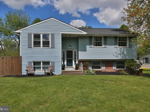 230 Hillcrest Dr, Doylestown, PA 18901