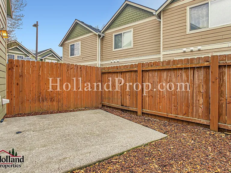 8641 NE Trafalgar Ln — Photo 15