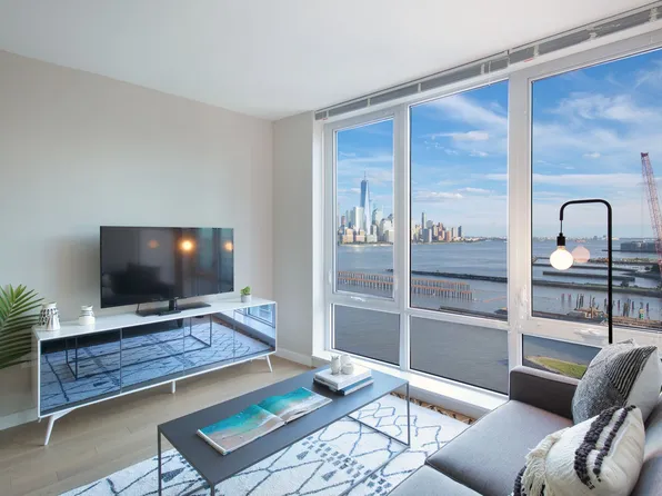 25 Park Lane South image 1 of 26