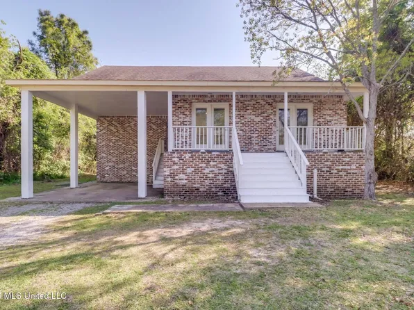 321 Necaise St, Waveland, MS 39576