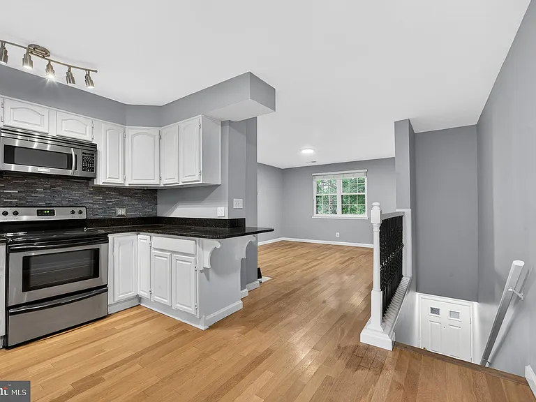 2812 S Wakefield St #D — Photo 7