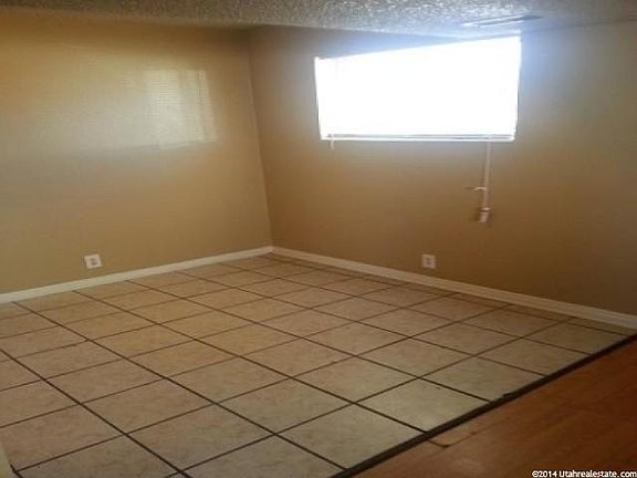 5th image of 546 W Tiffany Town Dr