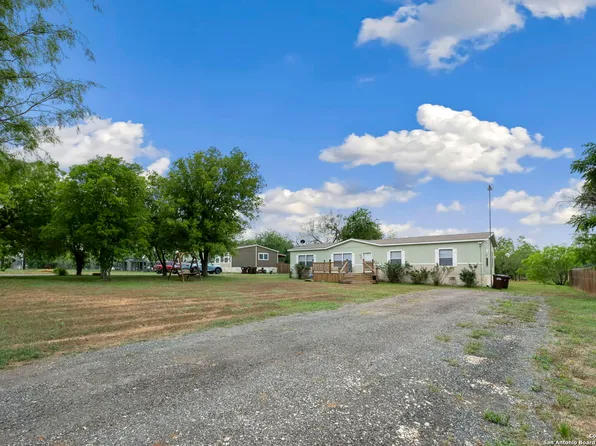 10195 Hackelberg Rd, Atascosa, TX 78002