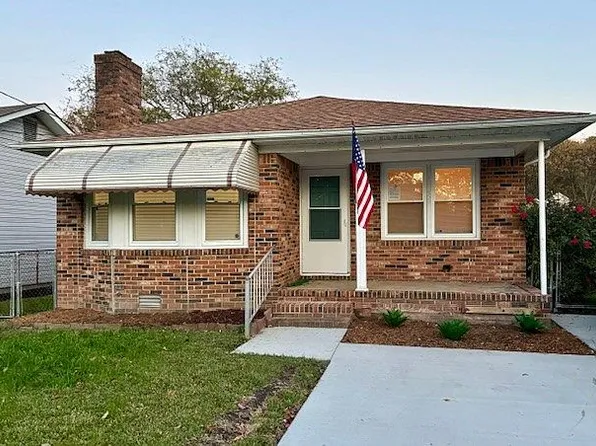 1218 1/2 Hazel Ave, Chesapeake, VA 23325