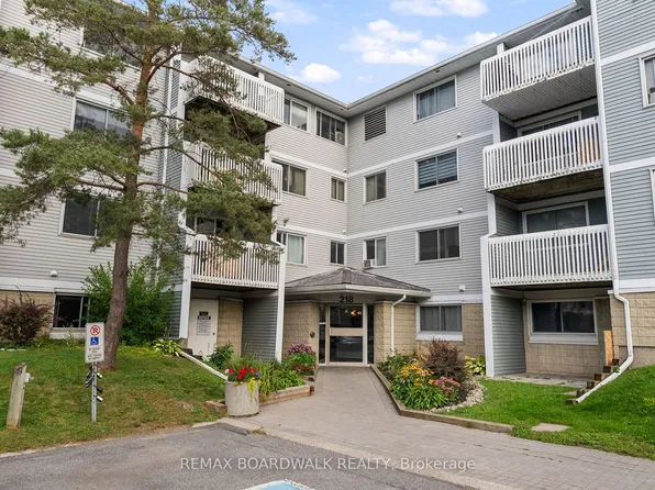218 Viewmount Dr #308, Ottawa, ON K2E 7X5