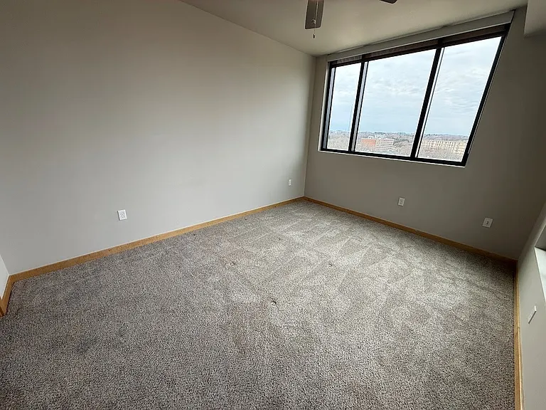 Venture Luxury High Rise — Photo 25