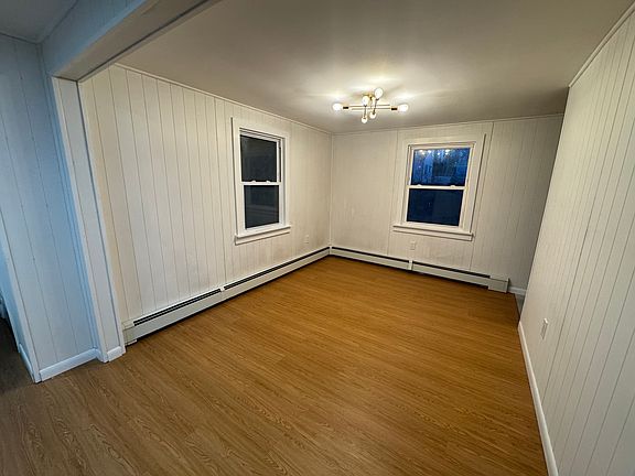 4th image of 16 Elaine Dr