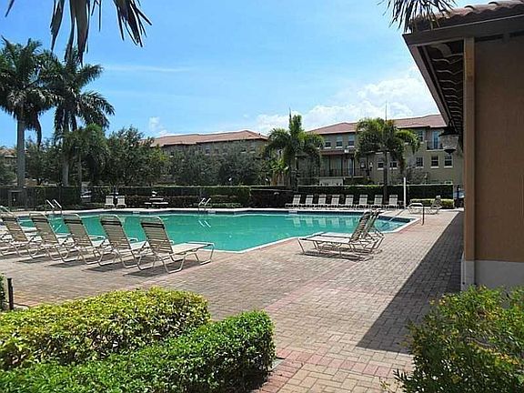 5th image of 1528 SW 147th Avenue #1527